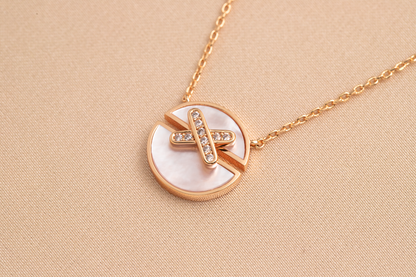 Mystic JEUX DE PINK GOLD DIAMOND NECKLACE