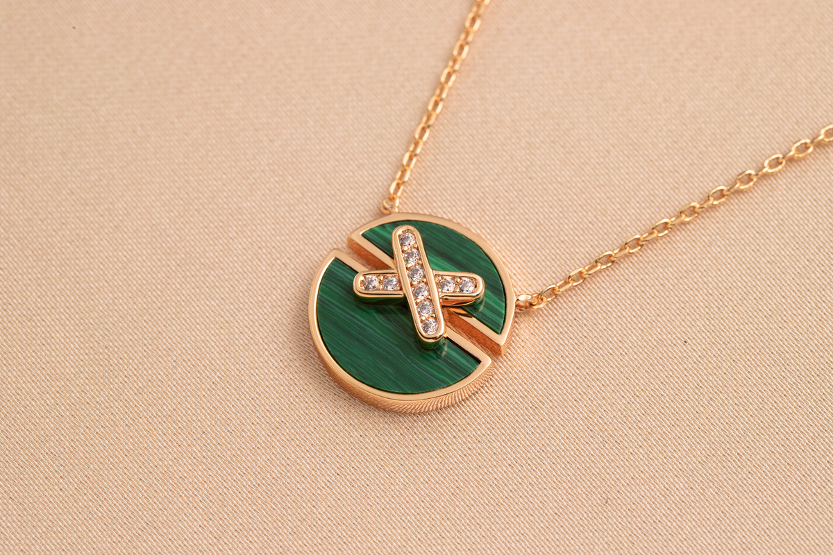 Mystic JEUX DE PINK GOLD DIAMOND NECKLACE
