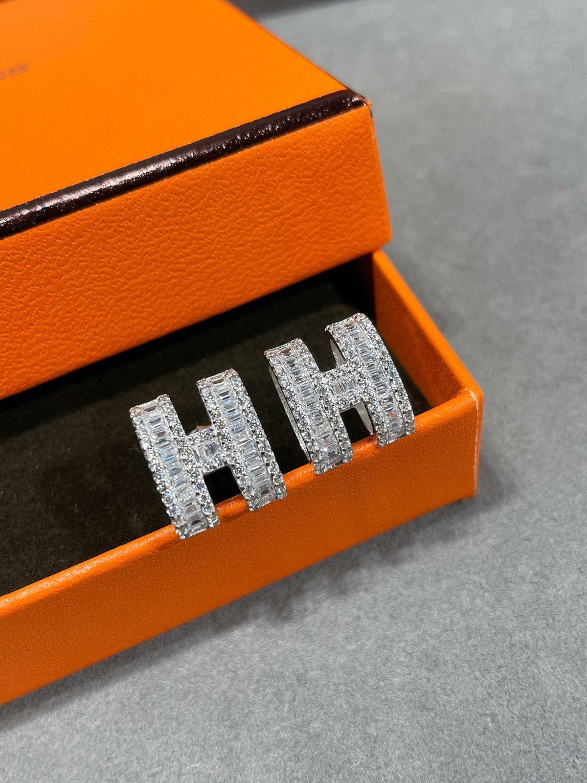 Mystic H STUD EARRINGS WITH SILVER DIAMONDS
