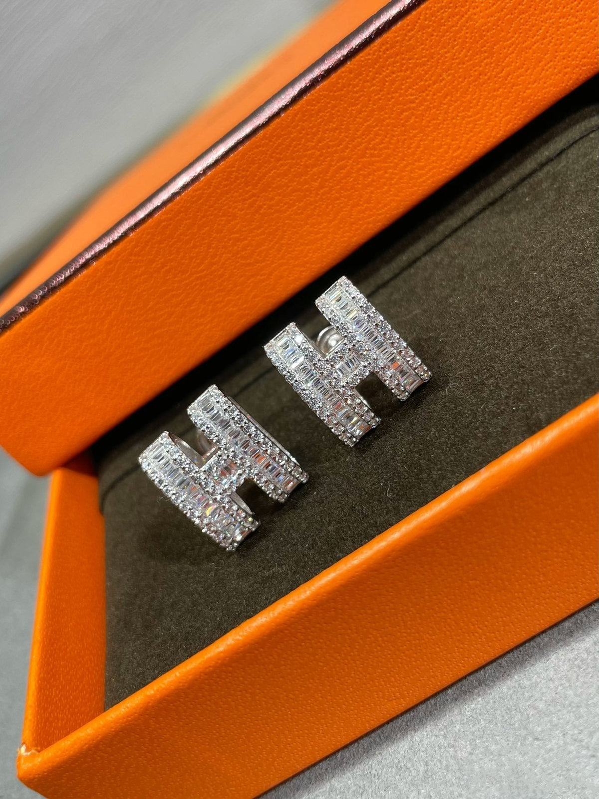 Mystic H STUD EARRINGS WITH SILVER DIAMONDS
