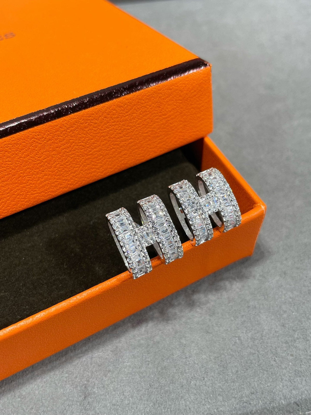 Mystic H STUD EARRINGS WITH SILVER DIAMONDS