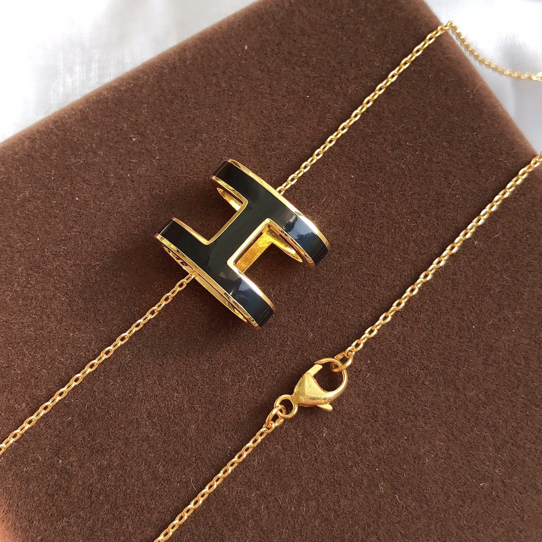 Mystic HM CLIC BLACK ENAMEL GOLD NECKLACE