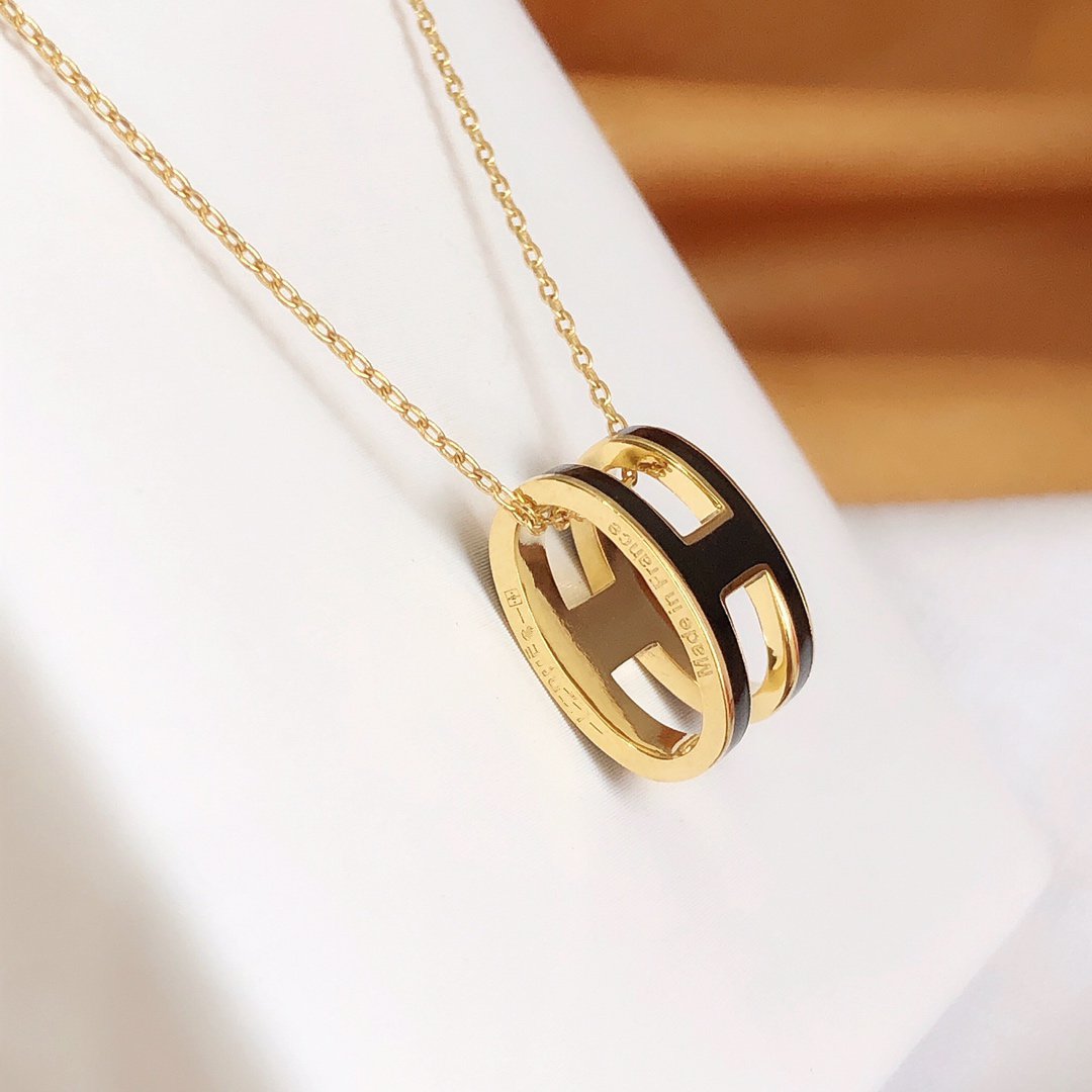 Mystic HM CLIC BLACK ENAMEL GOLD NECKLACE