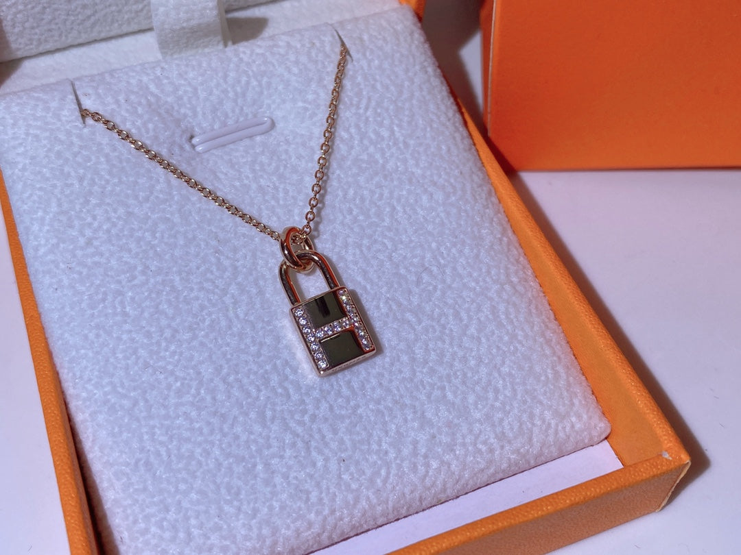 Mystic HM ADVANCED NICHE LOCK HEAD NECKLACE DIAMONDS