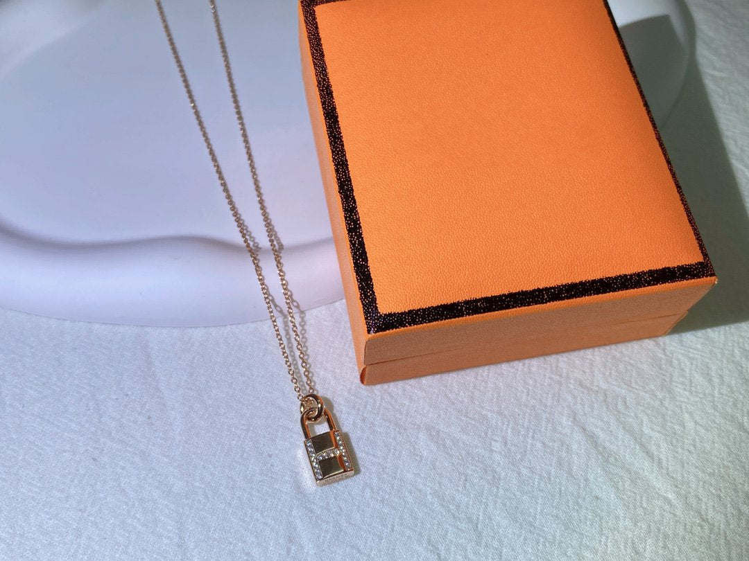 Mystic HM ADVANCED NICHE LOCK HEAD NECKLACE DIAMONDS