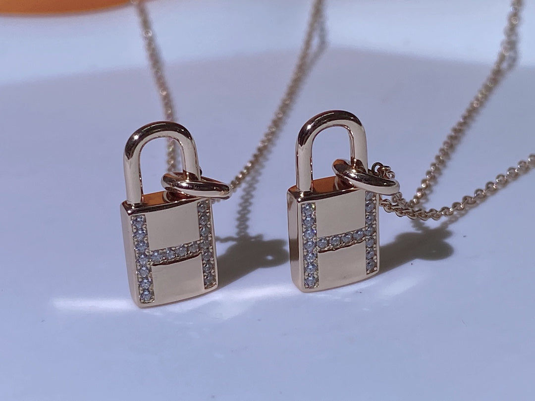 Mystic HM ADVANCED NICHE LOCK HEAD NECKLACE DIAMONDS