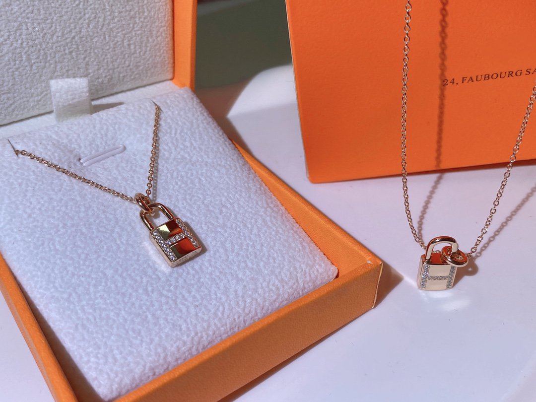Mystic HM ADVANCED NICHE LOCK HEAD NECKLACE DIAMONDS