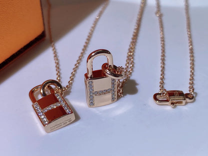 Mystic HM ADVANCED NICHE LOCK HEAD NECKLACE DIAMONDS