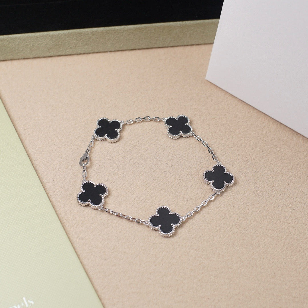 [Mystic ]New CLOVER 5 MOTIF ONYXS BRACELET COLLECTION