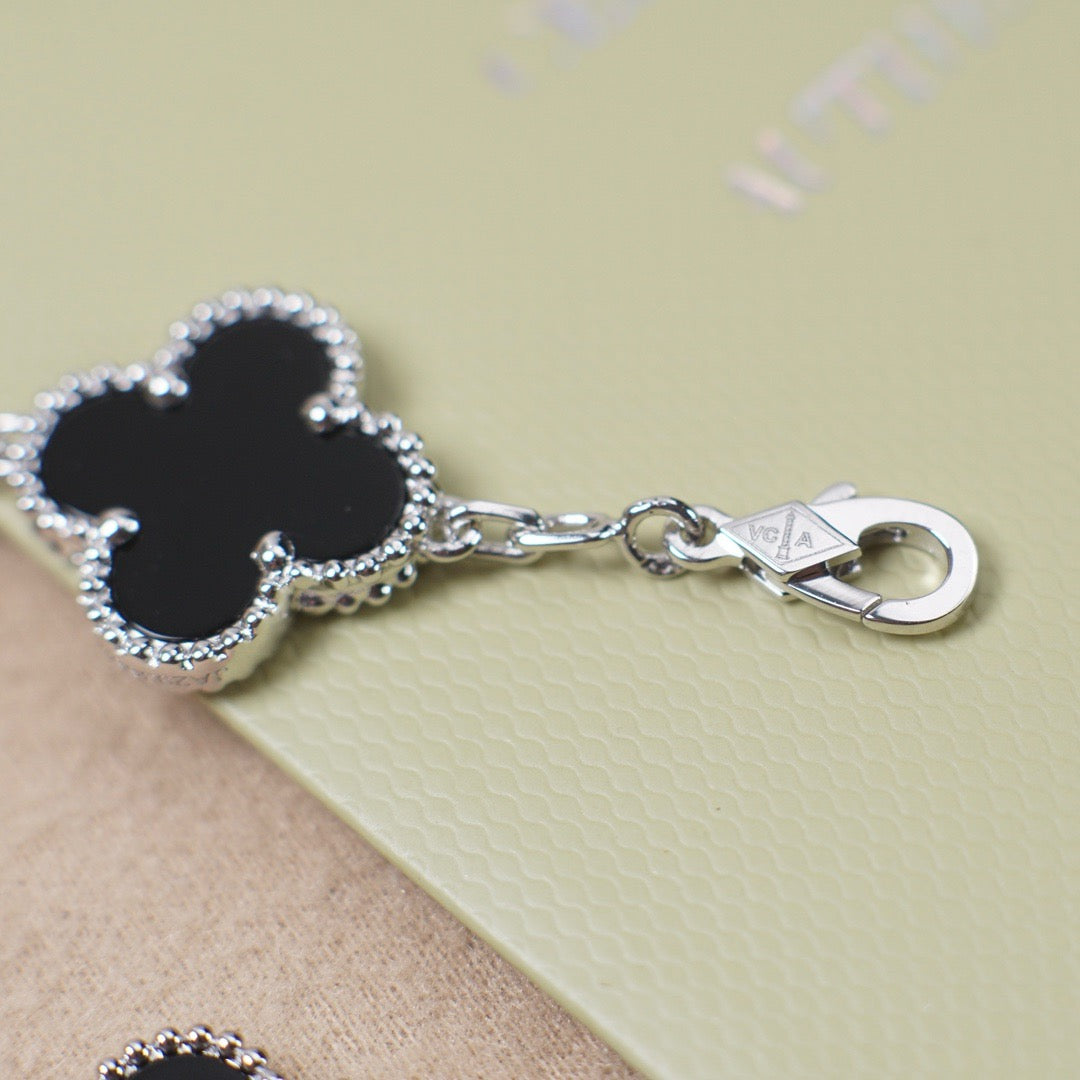 [Mystic ]New CLOVER 5 MOTIF ONYXS BRACELET COLLECTION