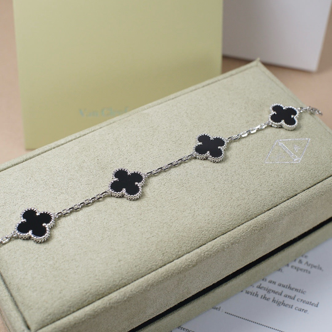 [Mystic ]New CLOVER 5 MOTIF ONYXS BRACELET COLLECTION