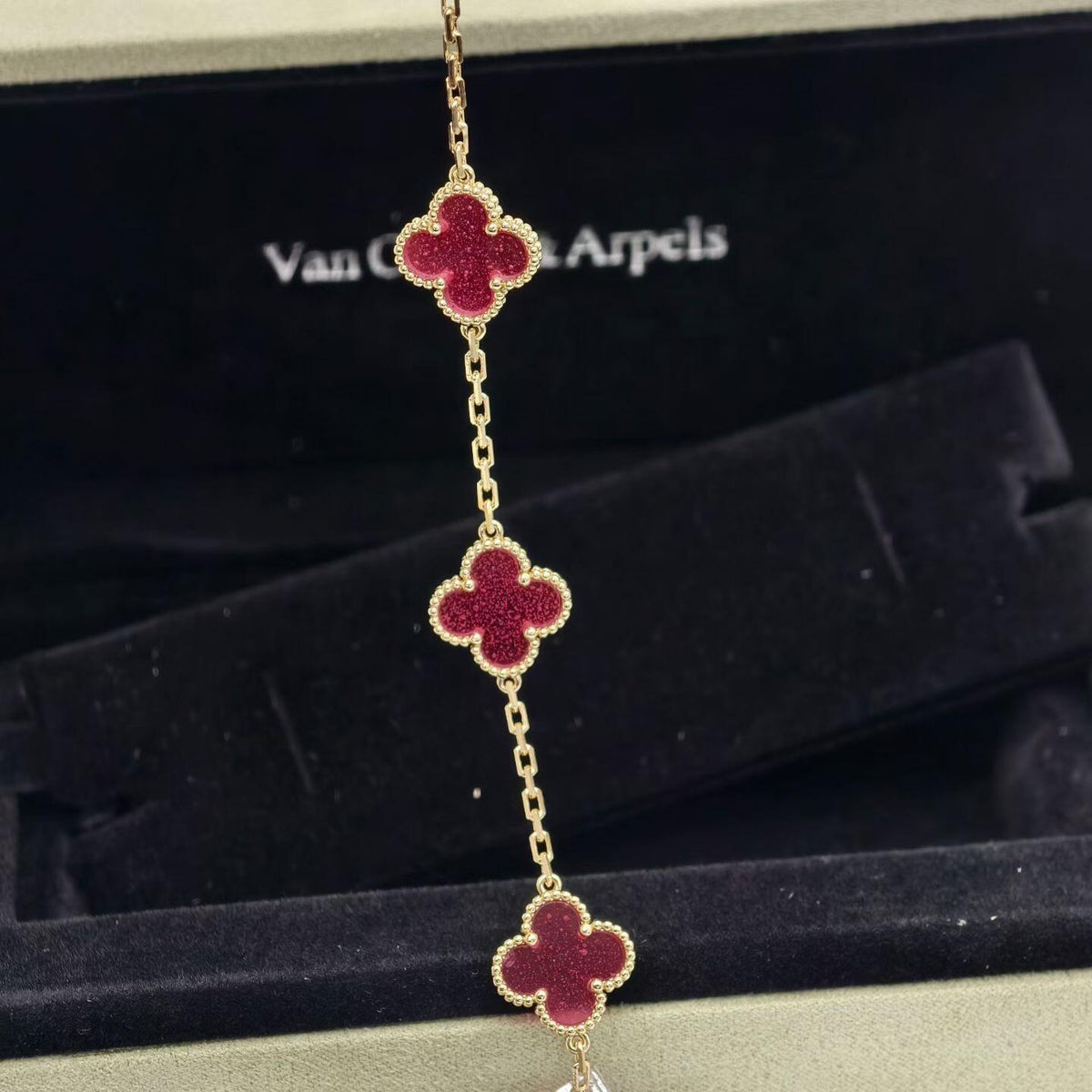 [Mystic]NEW CLOVER 5 MOTIFS PINK ENAMEL BRACELET