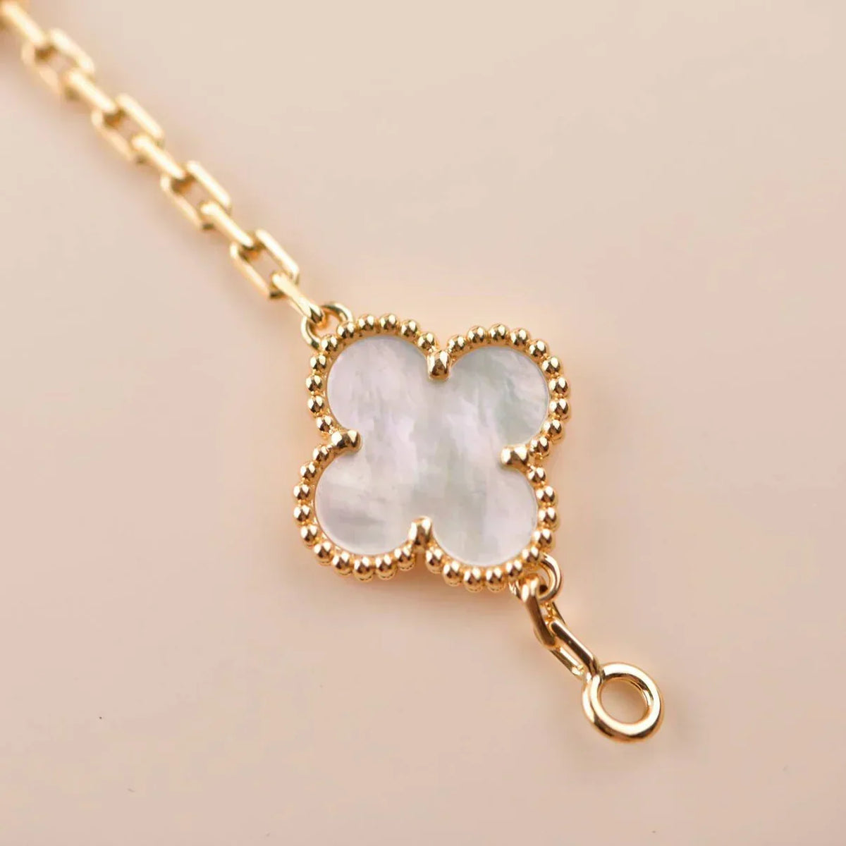 [Mystic ]New CLOVER WHITE PEARL MOP 5 MOTIF BRACELET COLLECTION