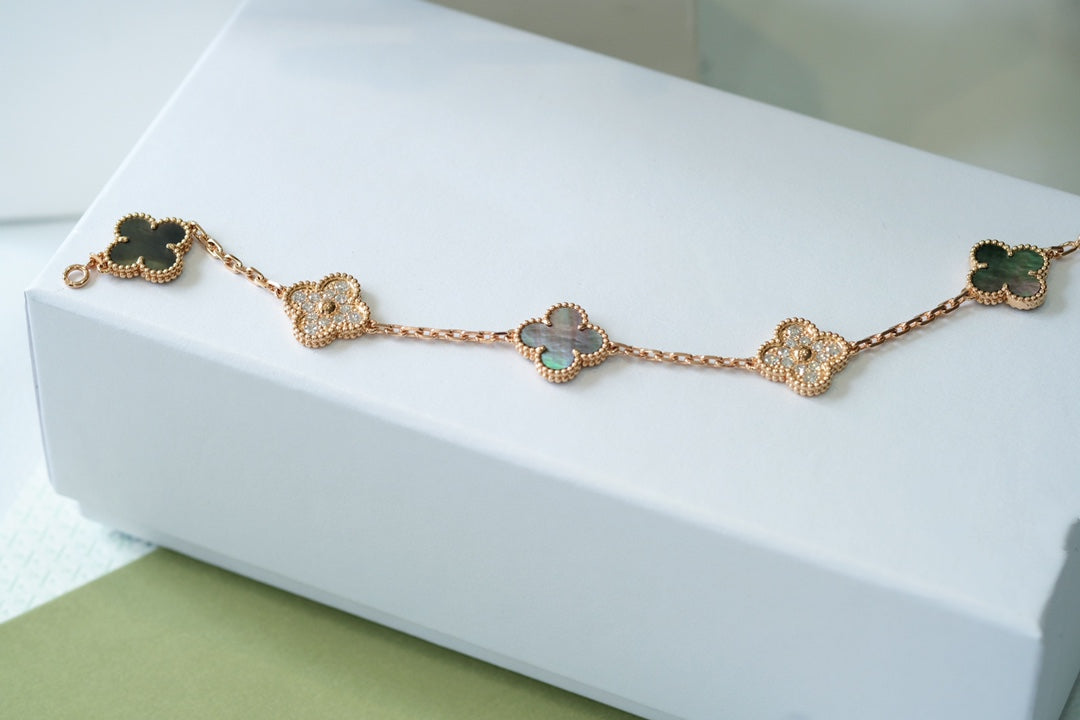 [Mystic ]New CLOVER 5 MOTIF GRAY MOP BRACELET COLLECTION