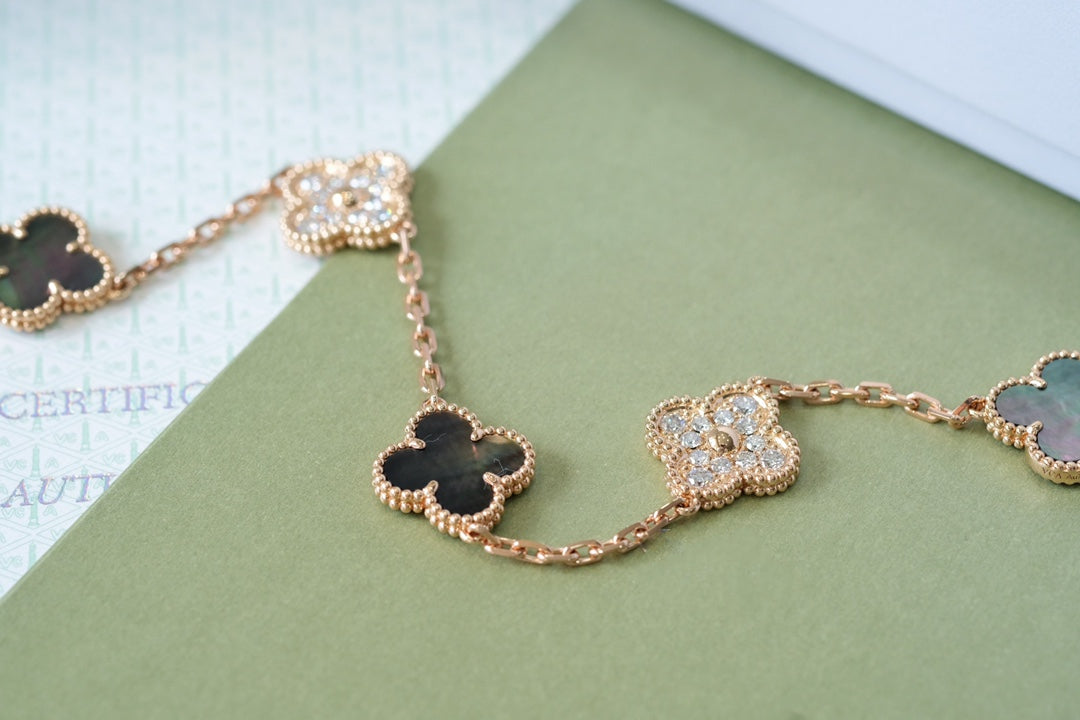 [Mystic ]New CLOVER 5 MOTIF GRAY MOP BRACELET COLLECTION