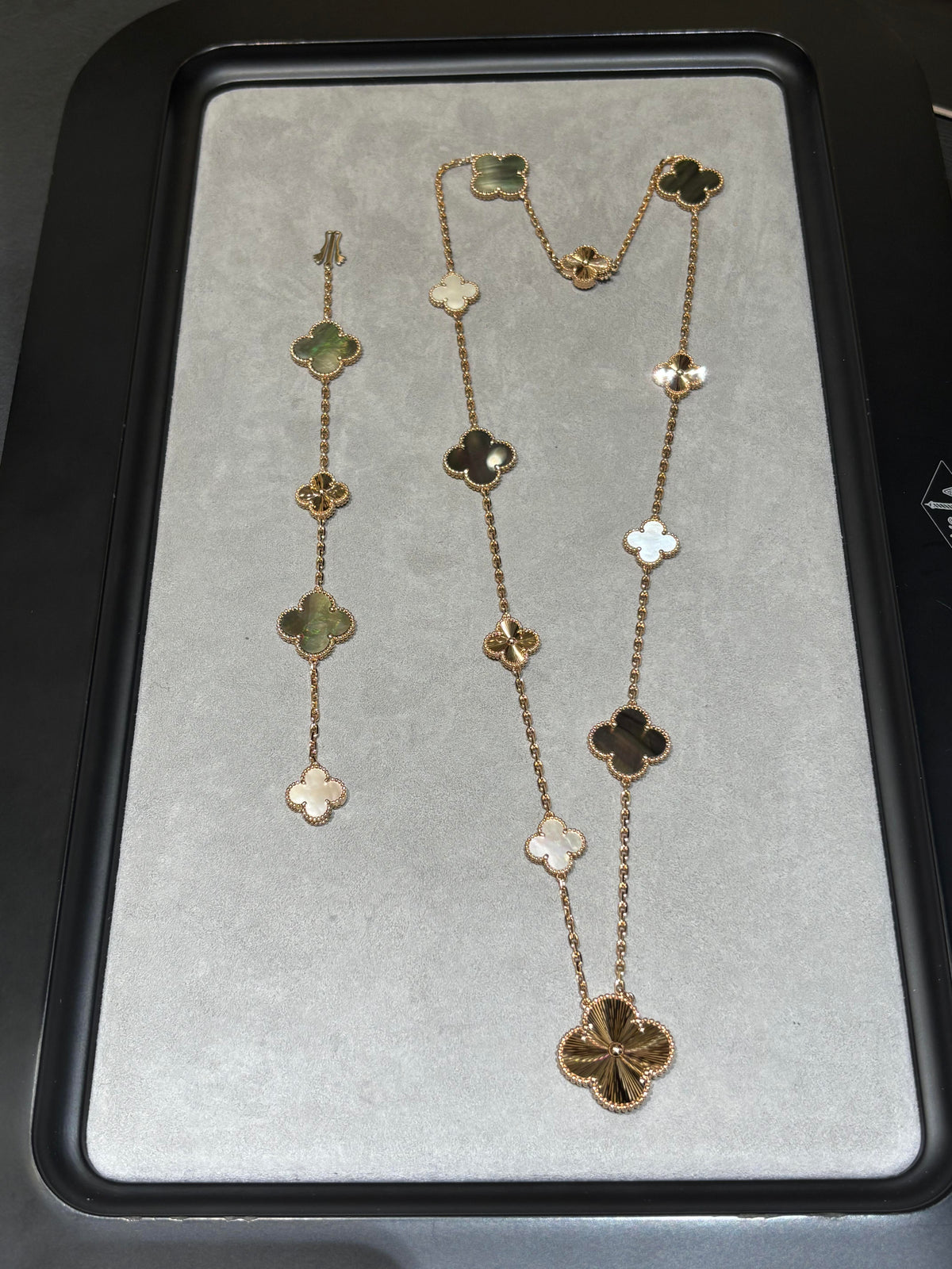 [Mystic ] 25 NEW CLOVER 15 MOTIFS GRAY MOTHER-OF-PEARL