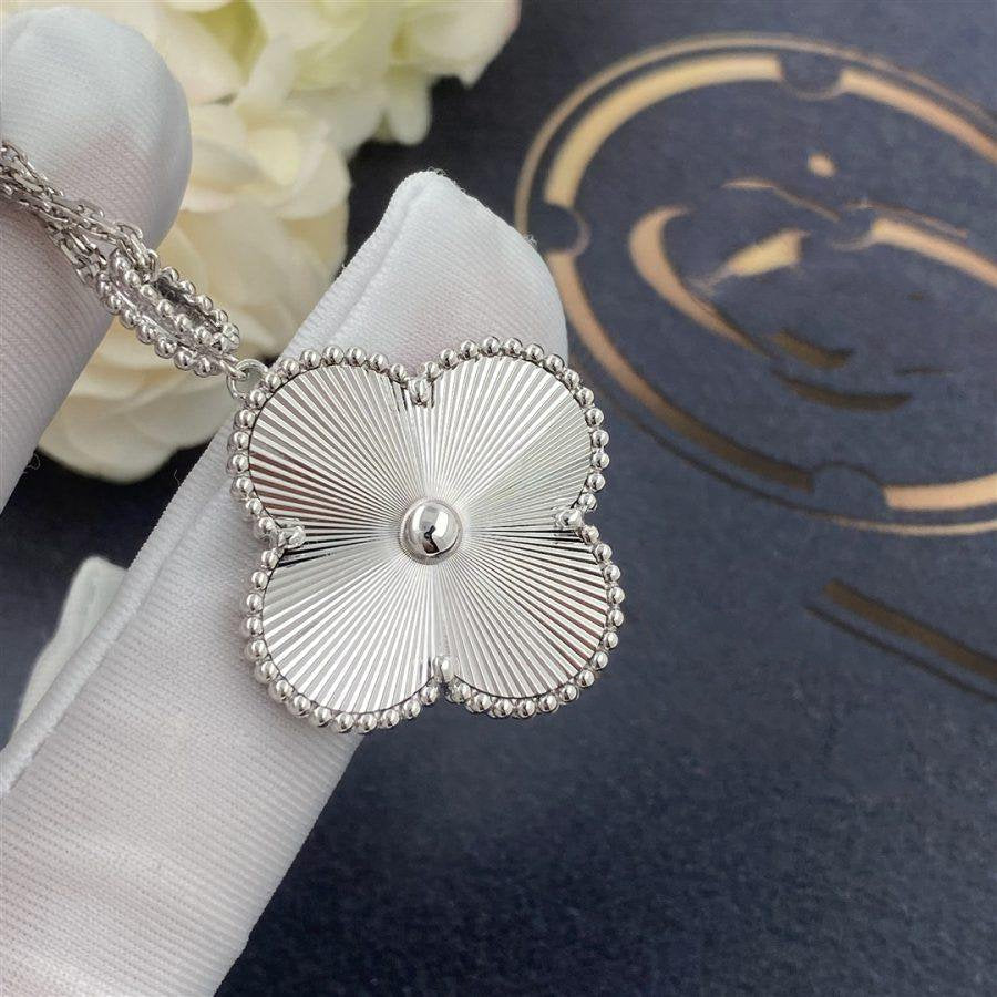 Mystic CLOVER 25MM SILVER BIG CLOVER NECKLACE