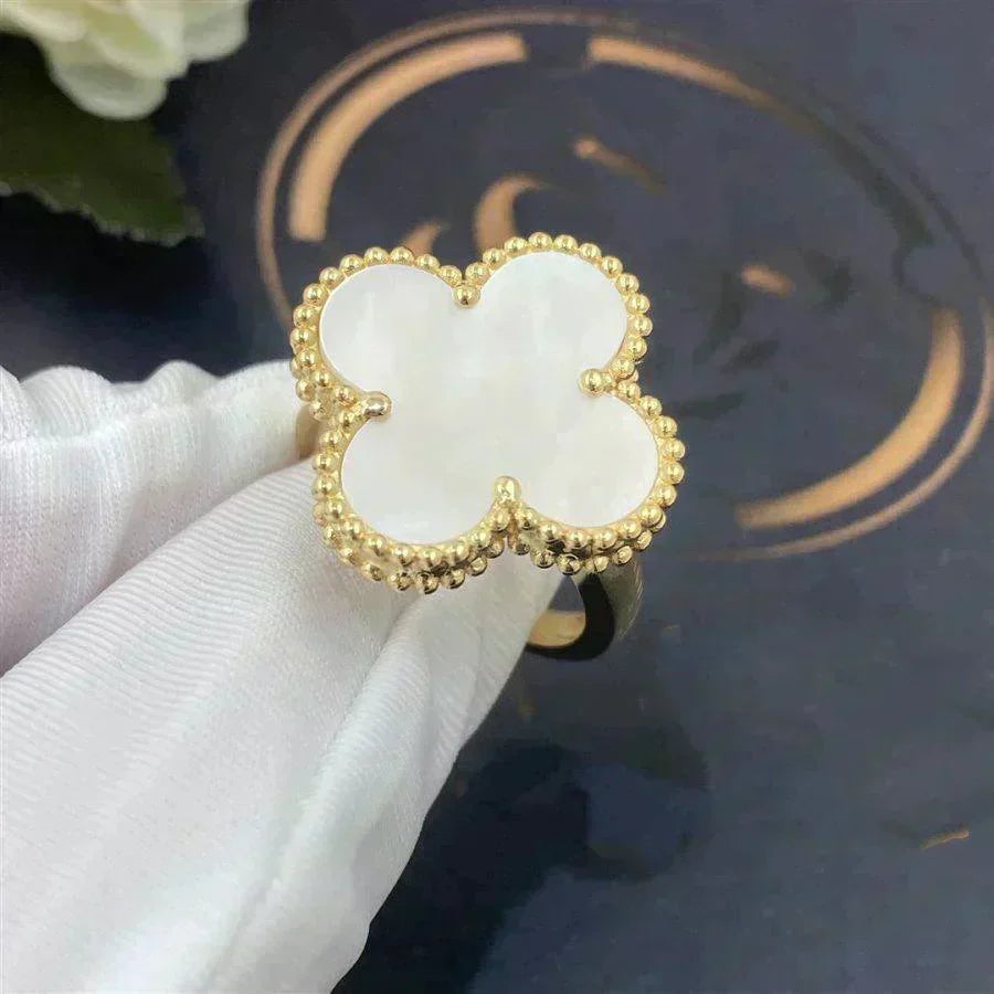 Mystic CLOVER WHITE MOP RING