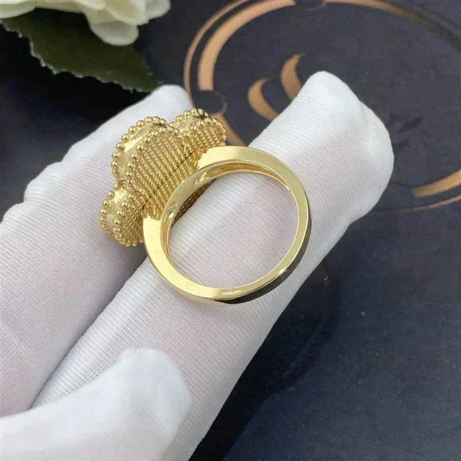 Mystic CLOVER WHITE MOP RING