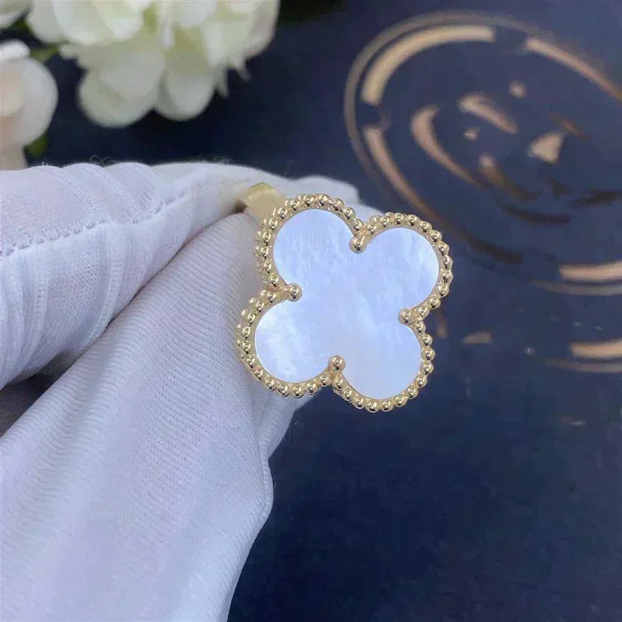 Mystic CLOVER WHITE MOP RING