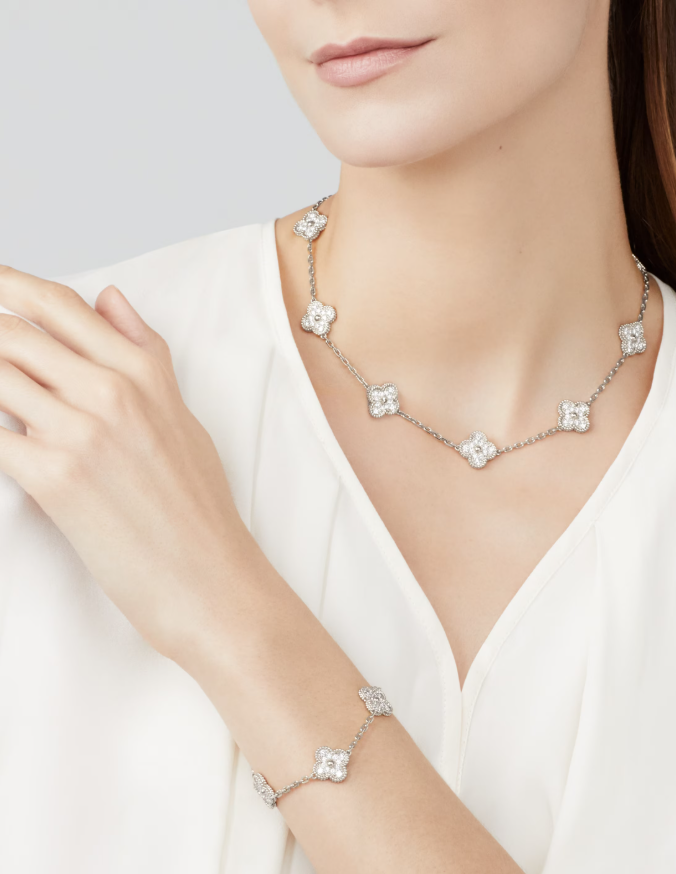 [Mystic ]CLOVER 10 MOTIFS FULL DIAMOND NECKLACE