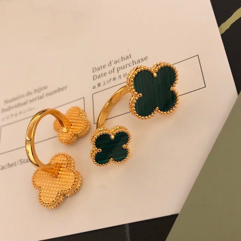 Mystic CLOVER BETWEEN THE FINGER RING