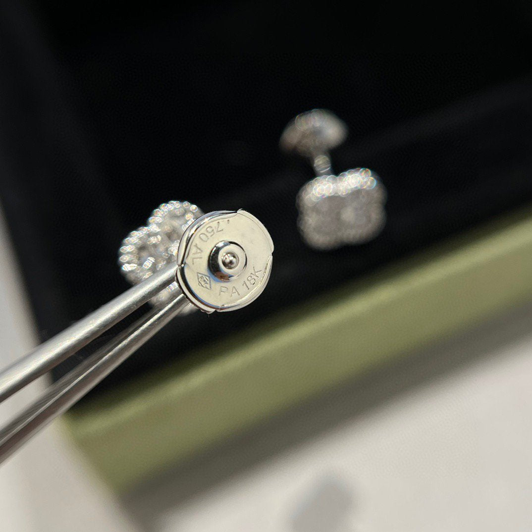 Mystic CLOVER MINI DIAMOND STUD EARRINGS