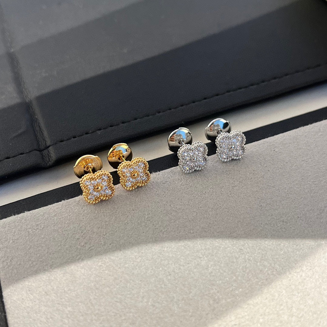 Mystic CLOVER MINI DIAMOND STUD EARRINGS