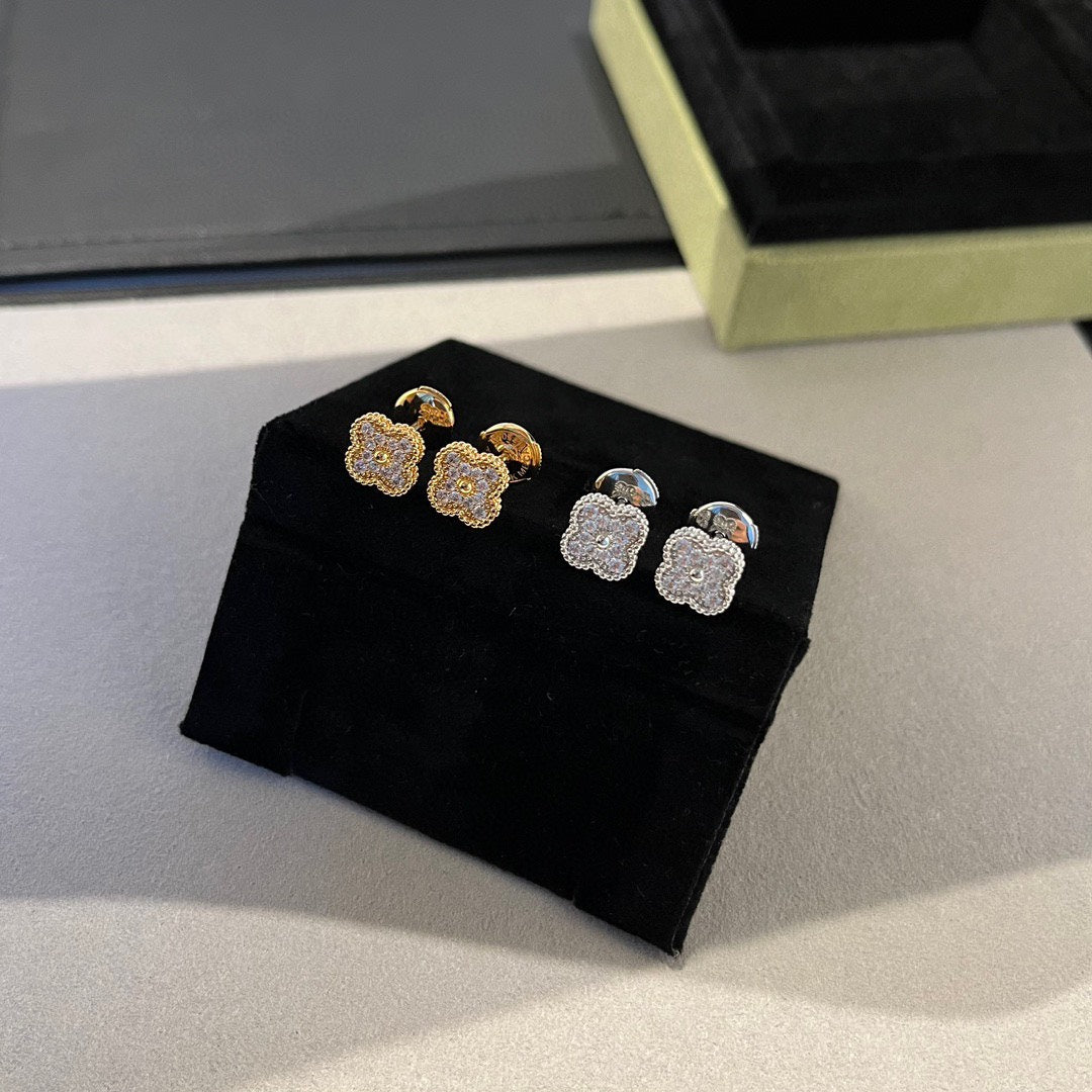 Mystic CLOVER MINI DIAMOND STUD EARRINGS