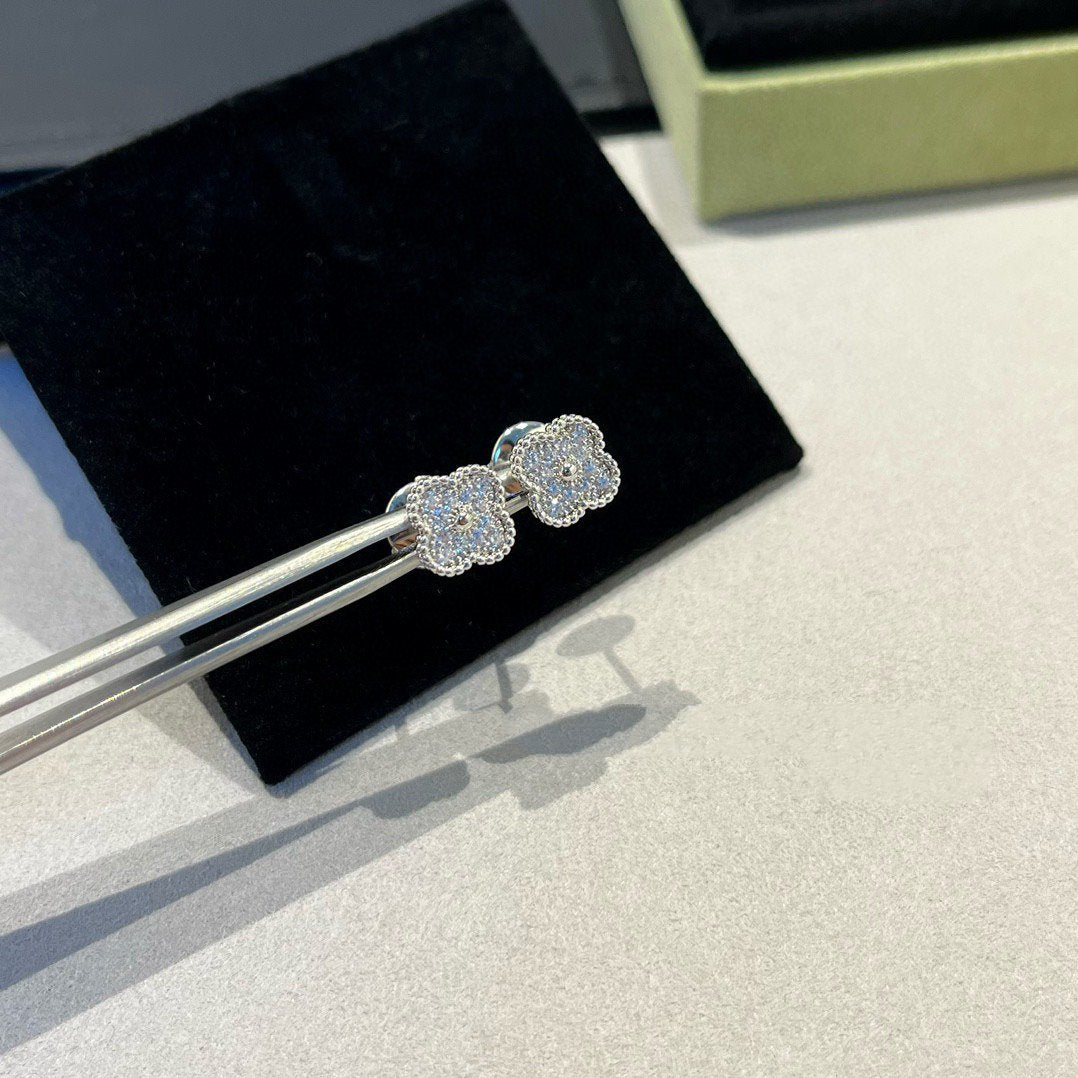 Mystic CLOVER MINI DIAMOND STUD EARRINGS